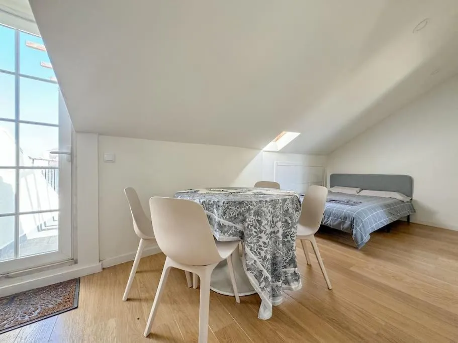 High Floor Terrace Apartment Лиссабон Португалия